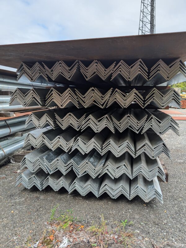 Bundles of Galvanized Steel Angle